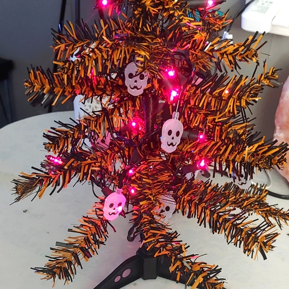 Mini Halloween Tree - Picture 1 of 7